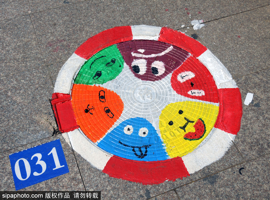 北京：又是一年畢業季 畢業生動漫井蓋彩繪告別校園