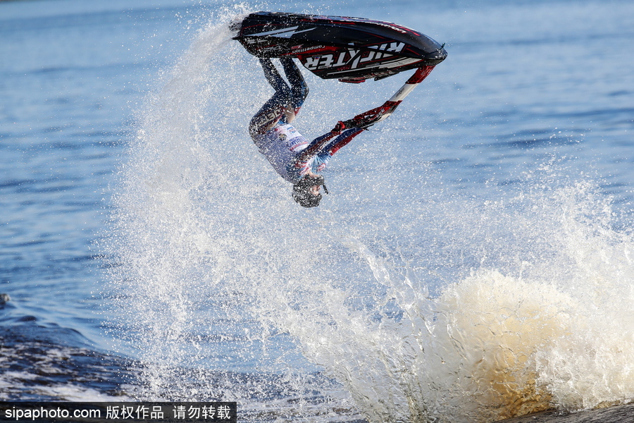 驚險刺激！俄羅斯水上摩托艇錦標賽 眾高手上演水面版速度與激情