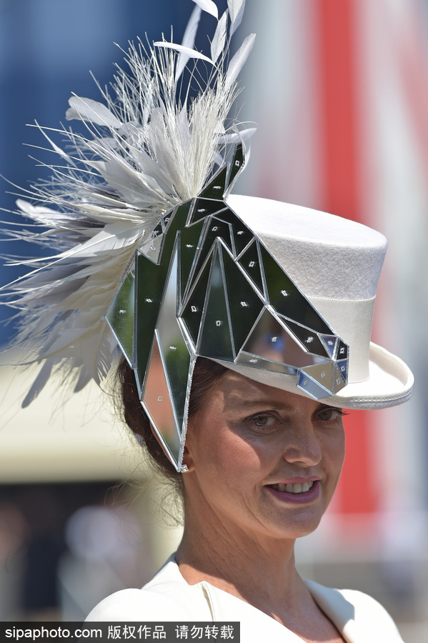 英國皇家阿斯科特賽馬會開幕 美女云集“貌美如花”