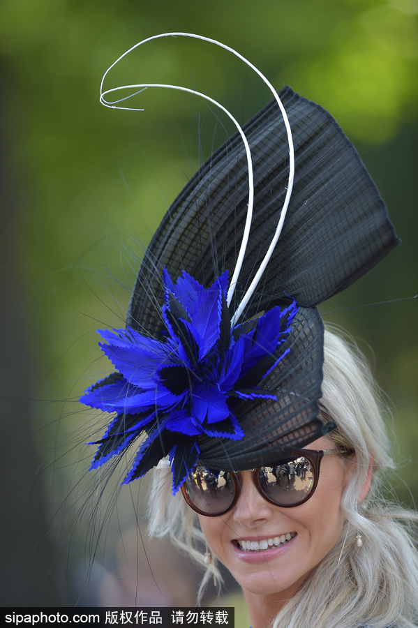 英國皇家阿斯科特賽馬會開幕 美女云集“貌美如花”