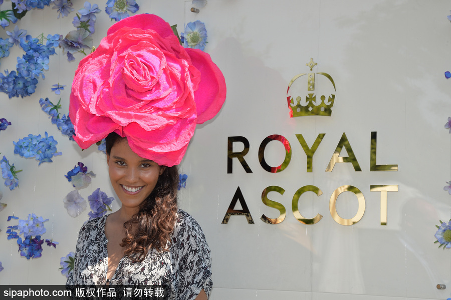 英國皇家阿斯科特賽馬會開幕 美女云集“貌美如花”