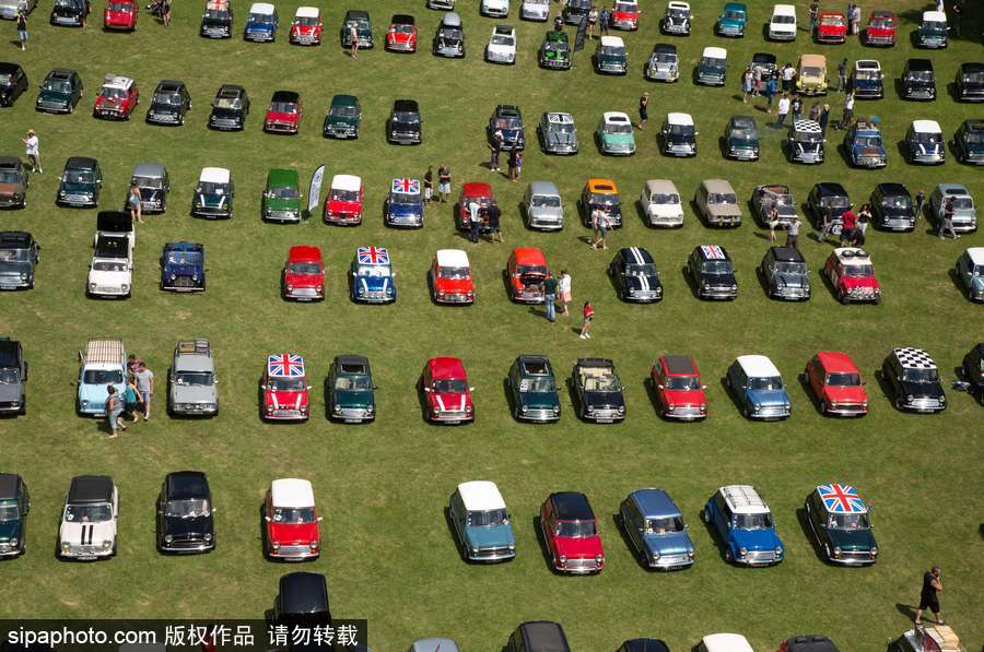不老的經典 法國舉行迷你車集會充滿懷舊復古氣息