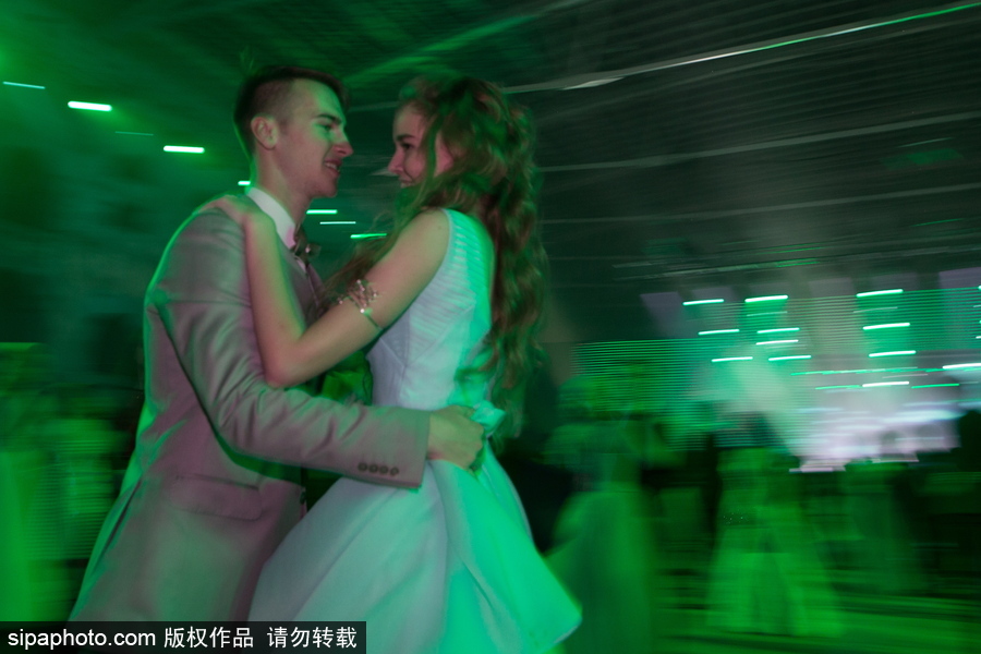 狂歡亦是最好的告別 實拍俄羅斯莫斯科畢業舞會盛況
