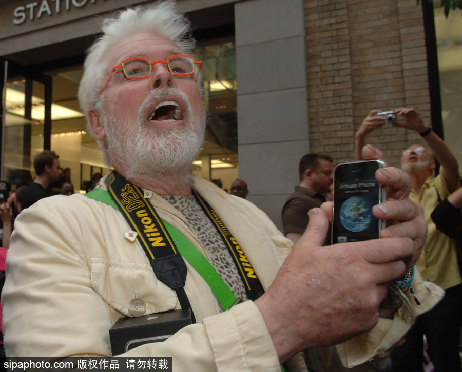 iPhone十周年 回顧10年前蘋果手機發售場景