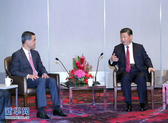 習(xí)近平會見梁振英和香港特別行政區(qū)行政、立法、司法機(jī)構(gòu)負(fù)責(zé)人