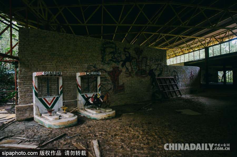 馬來西亞廢棄主題公園 似現實版侏羅紀公園