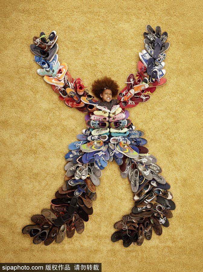 想象力飛出天際 衛生紙拖鞋玩具打造的”怪獸英雄“世界