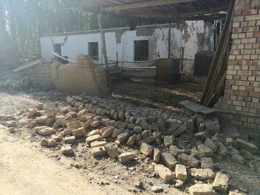 新疆軍區全力做好精河縣抗震救災工作 上百名官兵展開救援