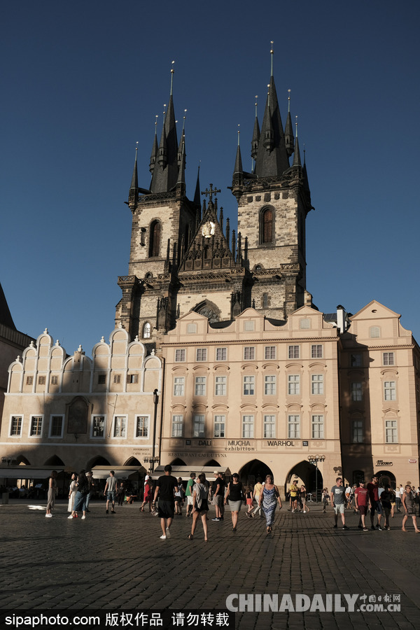 走進(jìn)捷克布拉格舊城廣場 巴洛克式建筑別具風(fēng)情