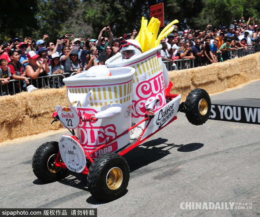 紅牛肥皂盒汽車大賽美國洛杉磯精彩上演 古怪造型滑稽搞笑引爆全場