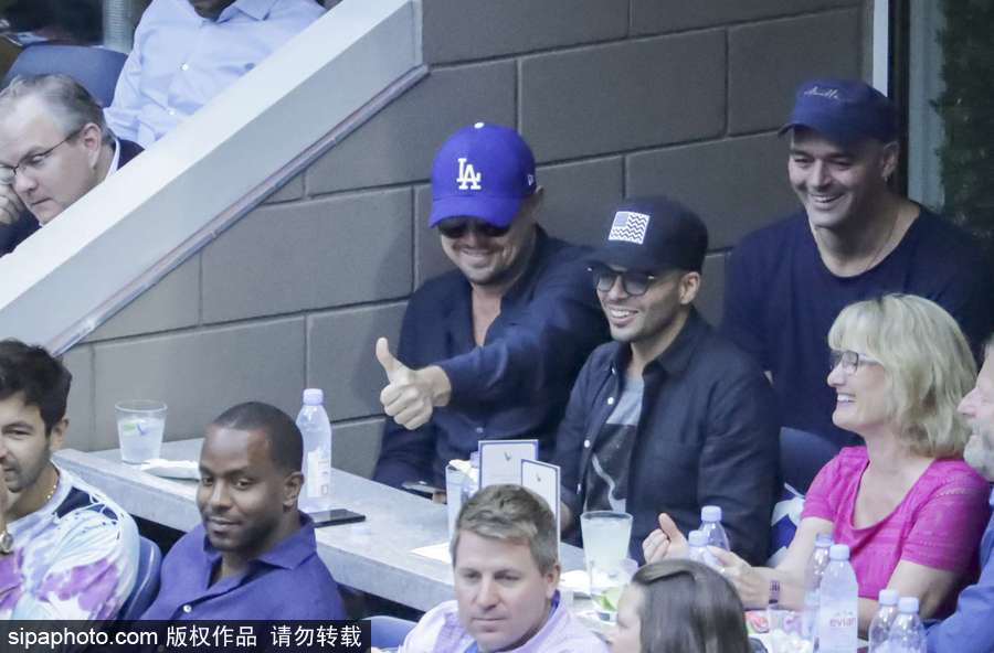 “小李子”萊昂納多現身美網賽場 坐角落與友人熱聊