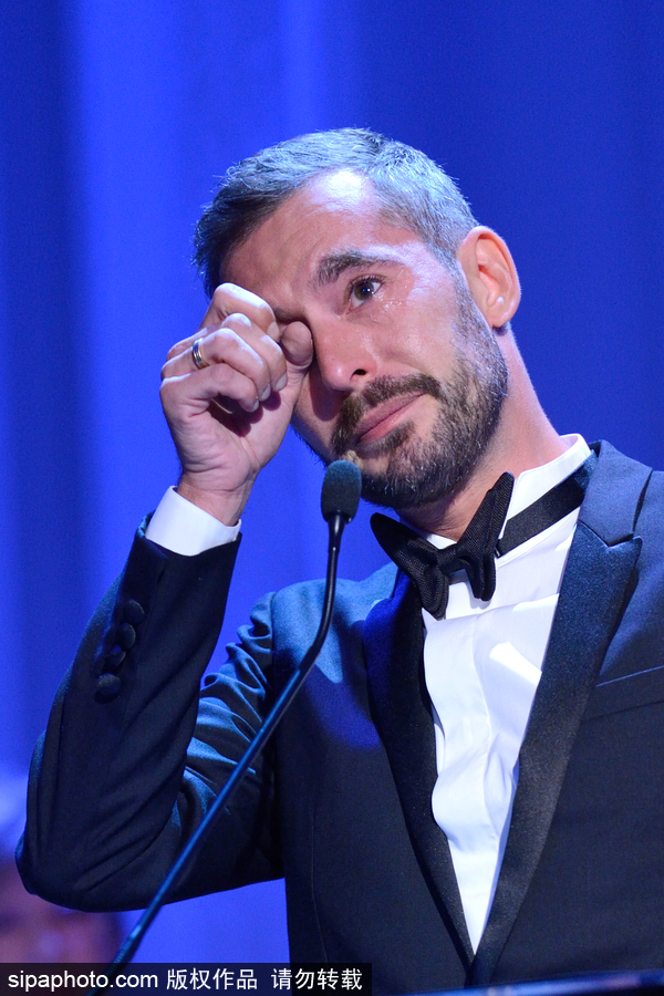 第74屆威尼斯電影節閉幕式現場 最佳導演激動落淚新晉影后氣場逼人