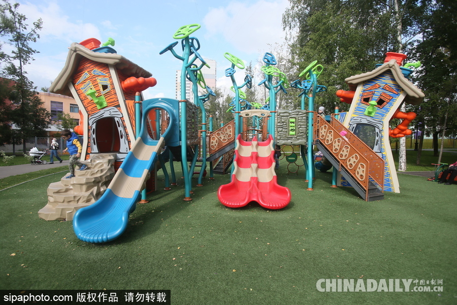 走進莫斯科的游樂場休閑區 兒童玩耍天真爛漫