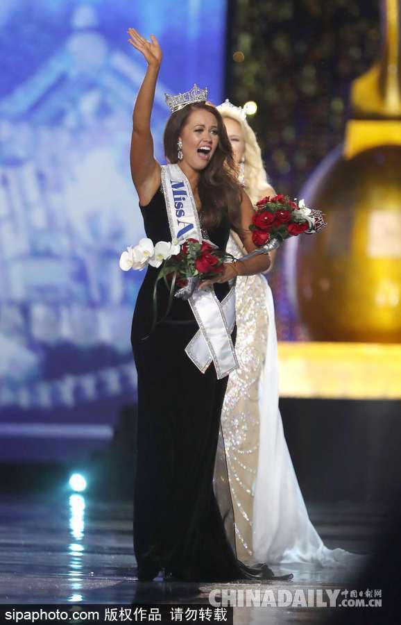 2018美國(guó)小姐出爐 奪冠瞬間變“表情包”