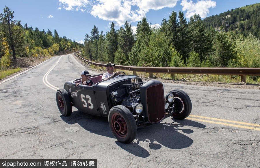美國舉行Hot Rod爬坡賽 超炫酷復(fù)古改裝車齊亮相
