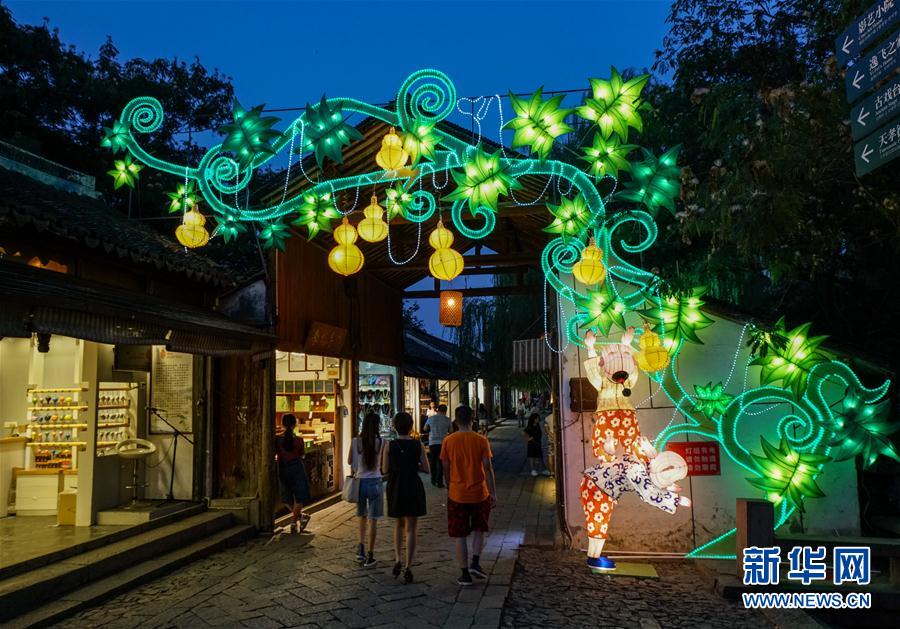 海峽兩岸中秋燈會亮相水鄉周莊