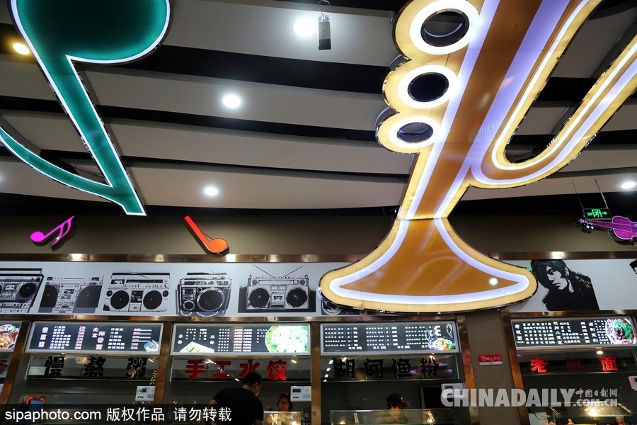 鄭州高校現“最美”學生餐廳 音樂主題扮靚飯堂