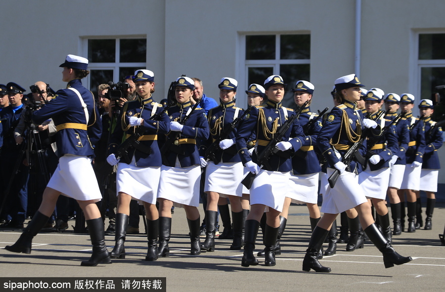 俄羅斯女飛行員宣誓儀式 個(gè)個(gè)顏值不輸空姐