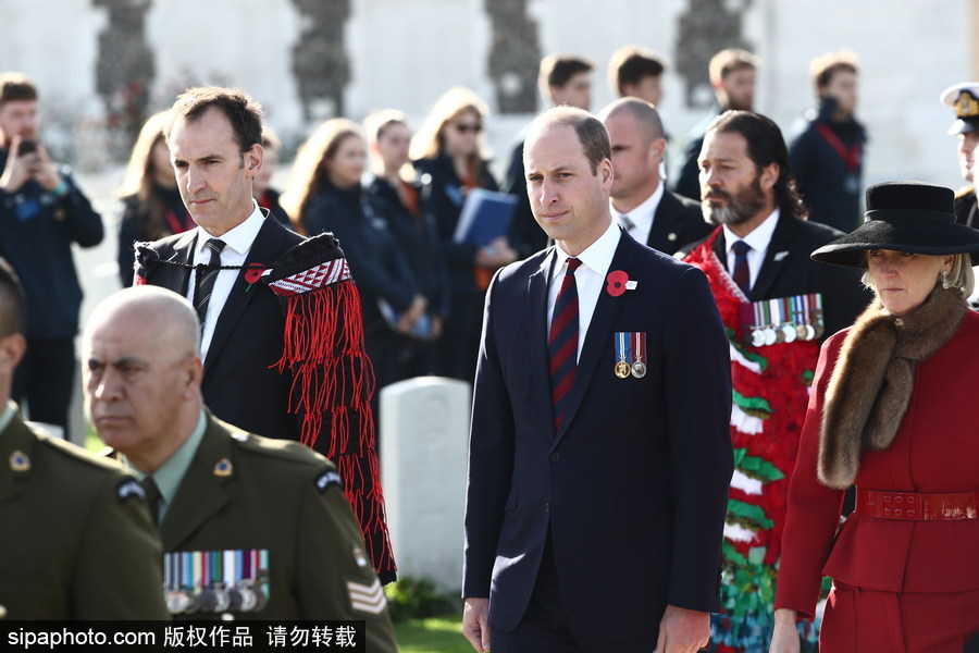 英國威廉王子到訪比利時(shí)泰恩科特墓園 悼念一戰(zhàn)死難者