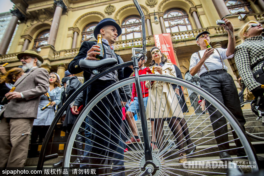 圣保羅舉行復古騎行活動 紳士淑女裝重溫經典