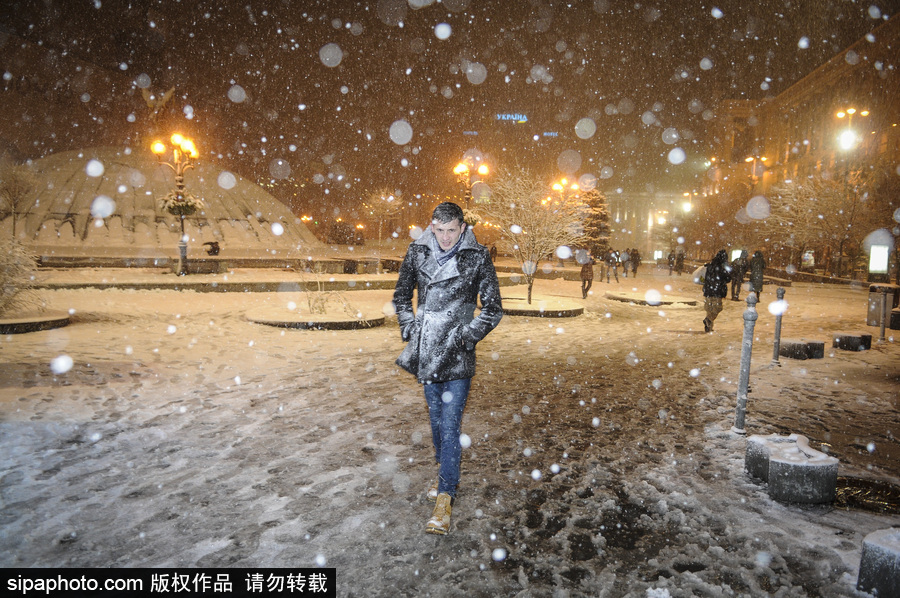 烏克蘭深冬大雪飄零 似童話世界