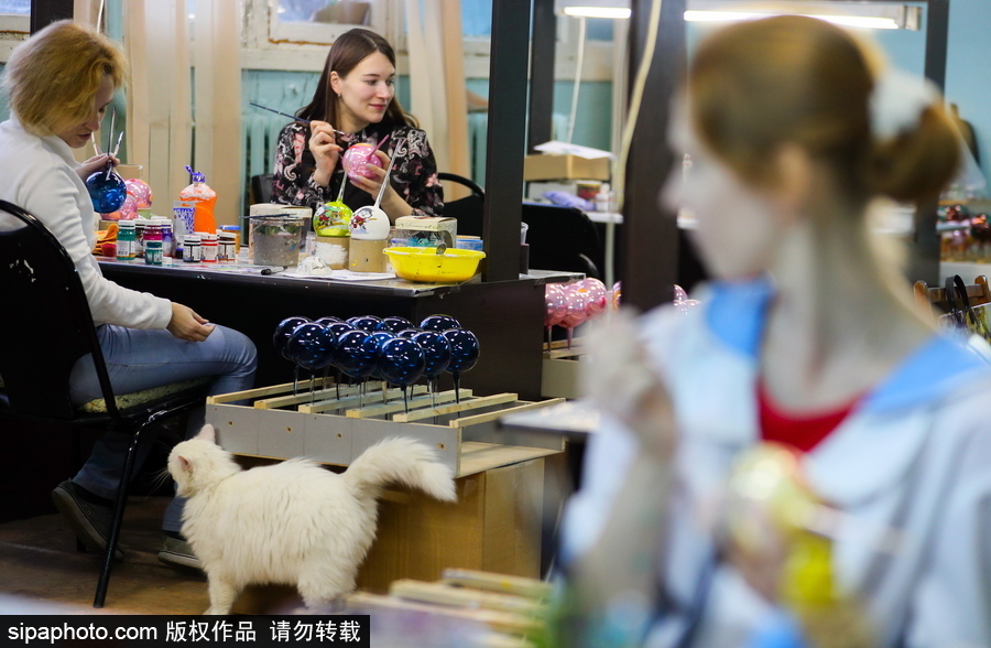 迎接圣誕節 走進滿滿少女心的雪花玻璃球制作工廠