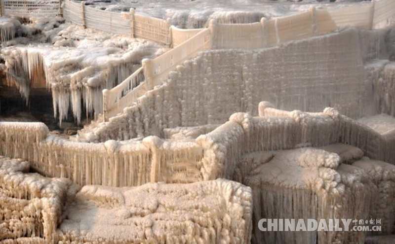 黃河壺口瀑布現“冰瀑玉壺”壯麗景觀