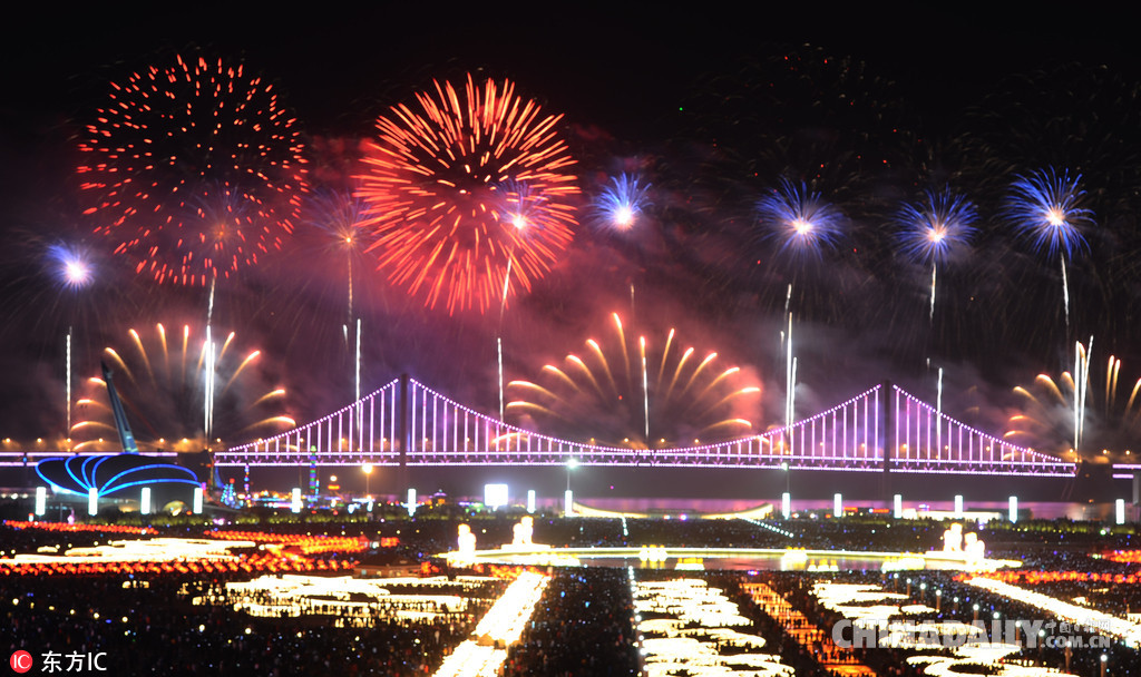 全國各地迎新年：2018，請對我好一點