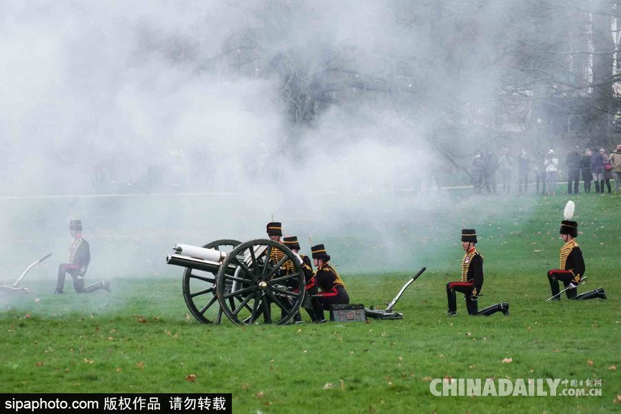 英女王登基66周年紀念 皇家騎兵炮兵團發射41響禮炮慶祝