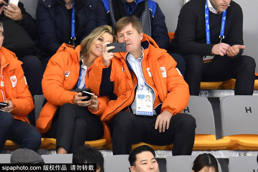 荷蘭國王夫婦現身冬奧會看臺 歡呼自拍不亦樂乎