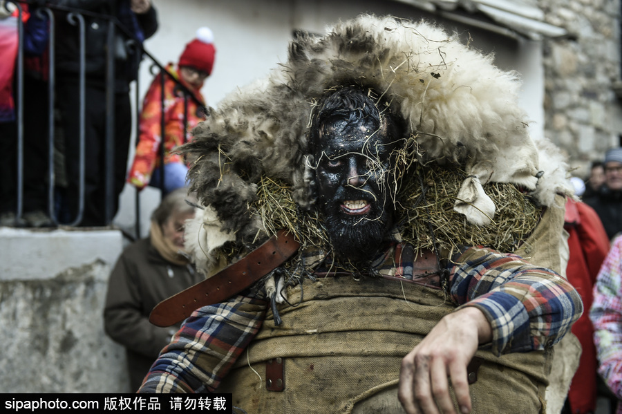 西班牙古老節日貝爾薩狂歡節 濃郁原始風情