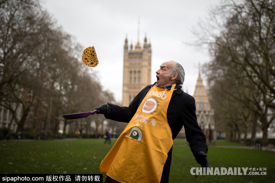 “煎餅俠”？英國舉行趣味煎餅跑