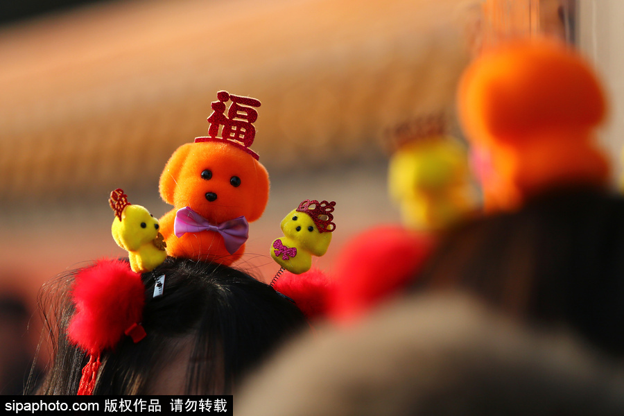 盤點春節廟會上年味十足的萌態頭飾 狗年發卡受熱捧