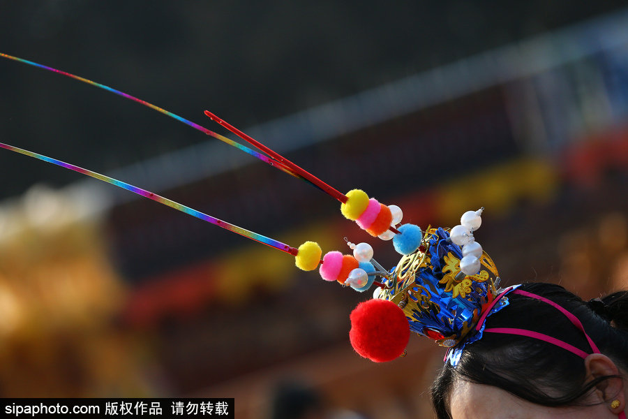 盤點春節廟會上年味十足的萌態頭飾 狗年發卡受熱捧