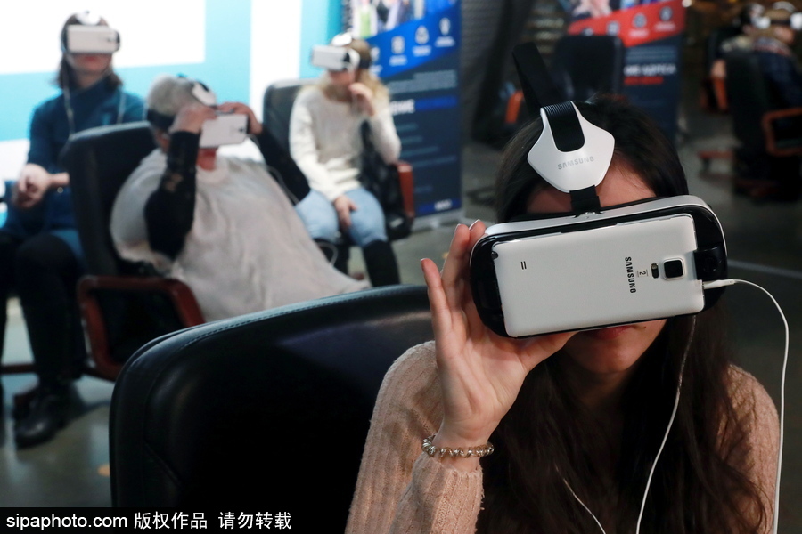 俄羅斯首個(gè)VR電影院開(kāi)幕 比普通電影院更“好玩”