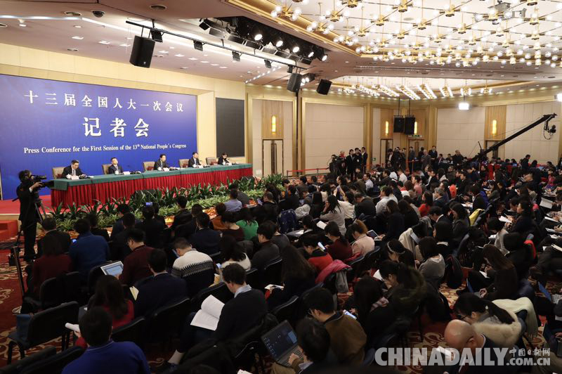 財(cái)政部部長(zhǎng)肖捷等就“財(cái)稅改革和財(cái)政工作”答記者問