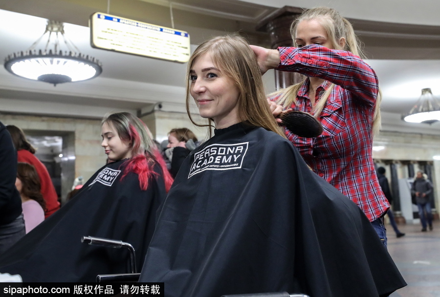 婦女節福利驚現地鐵站！ 戰斗民族車站為女性美發造型