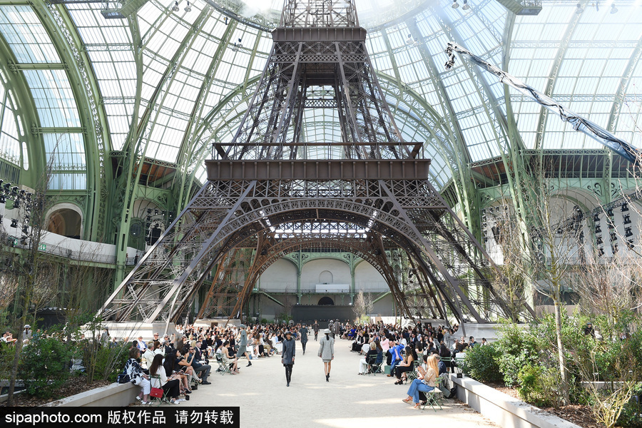 炫酷！比衣服更夢幻的是香奈兒的秀場布景