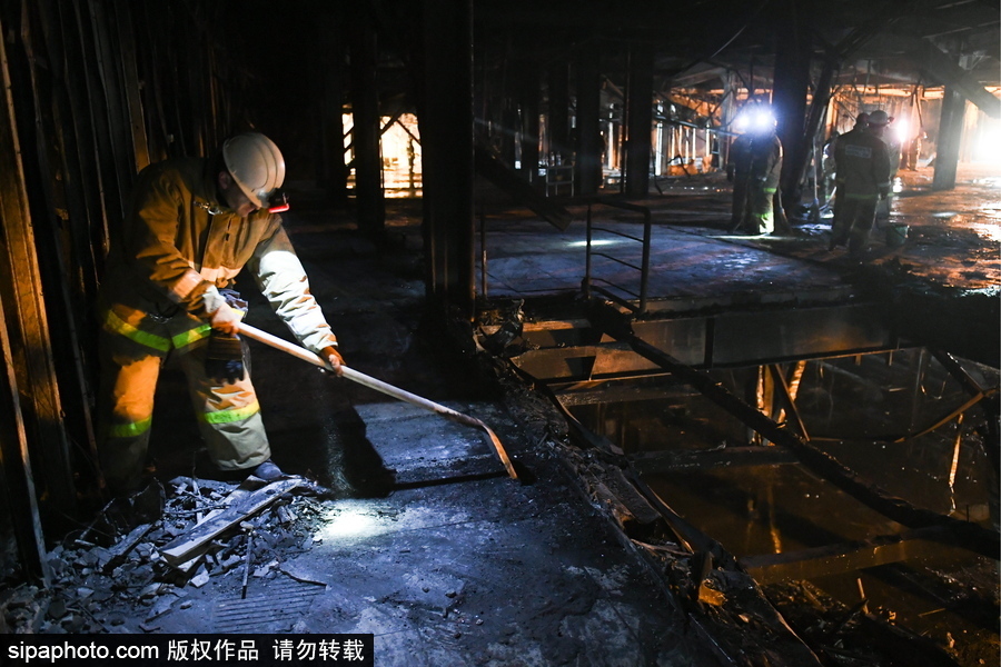 俄羅斯失火購物中心內部 曾經繁華商場一片廢墟