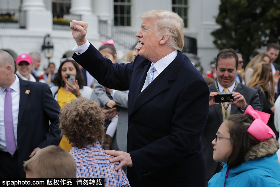 白宮舉行復(fù)活節(jié)滾彩蛋活動(dòng) “第一家庭”白宮南草坪狂歡