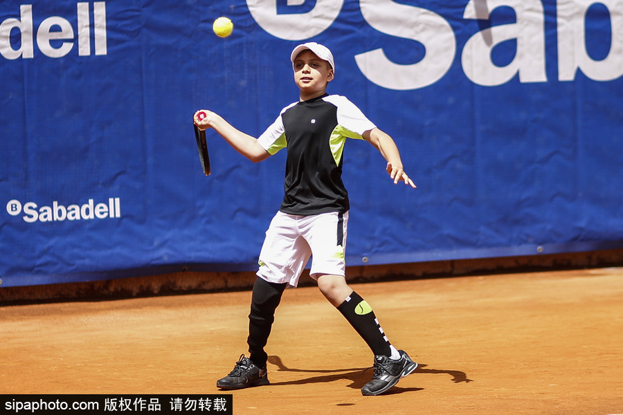 夢(mèng)想成真！納達(dá)爾與10歲癌癥幸存小球迷打網(wǎng)球十足暖男