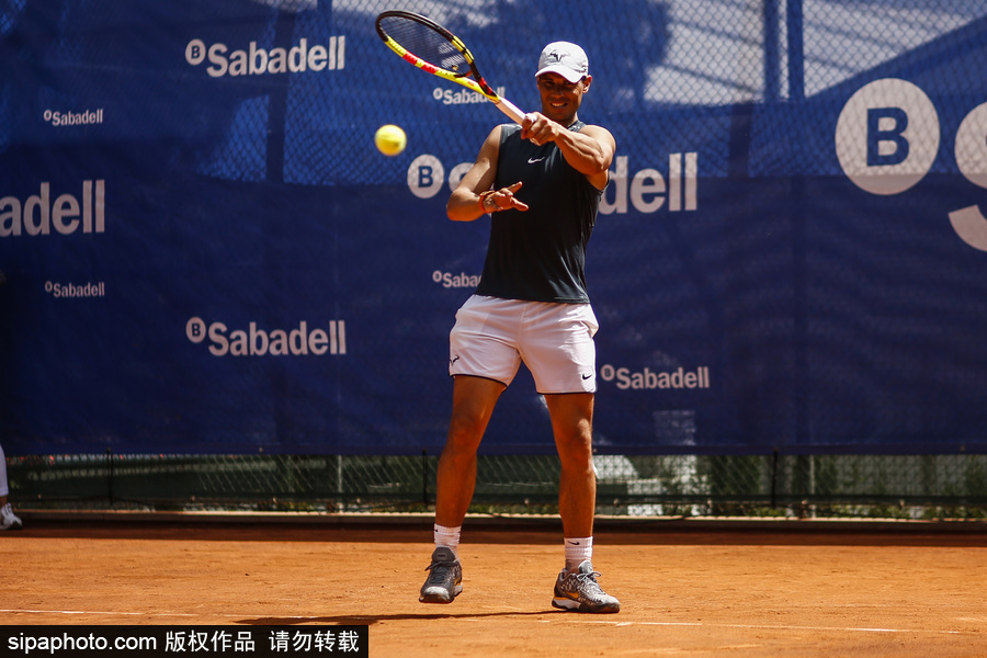 夢想成真！納達爾與10歲癌癥幸存小球迷打網球十足暖男