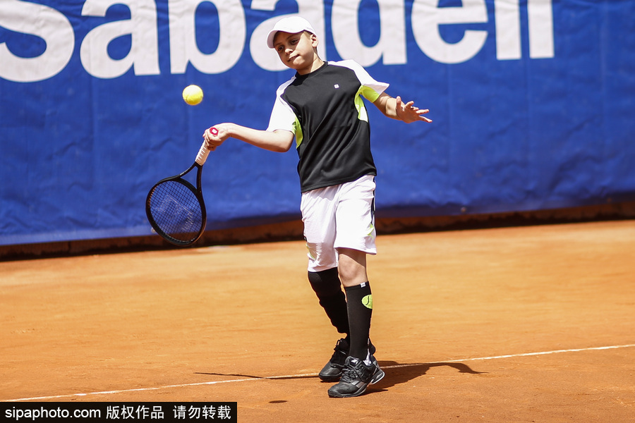 夢想成真！納達爾與10歲癌癥幸存小球迷打網(wǎng)球十足暖男