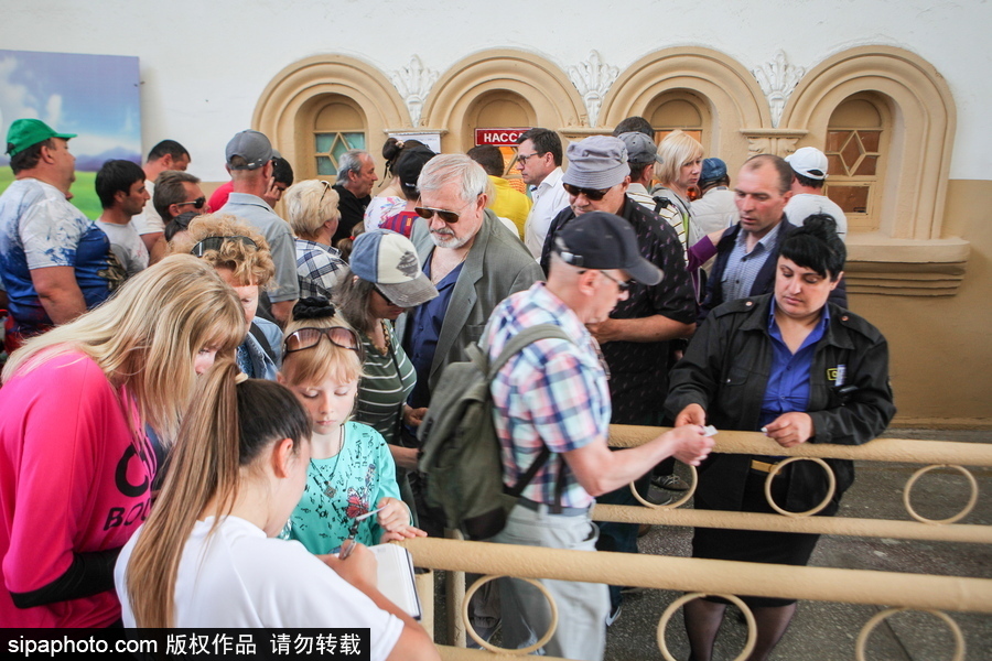 俄羅斯Pyatigorsk競技場 民眾縱馬馳騁享受休閑時光