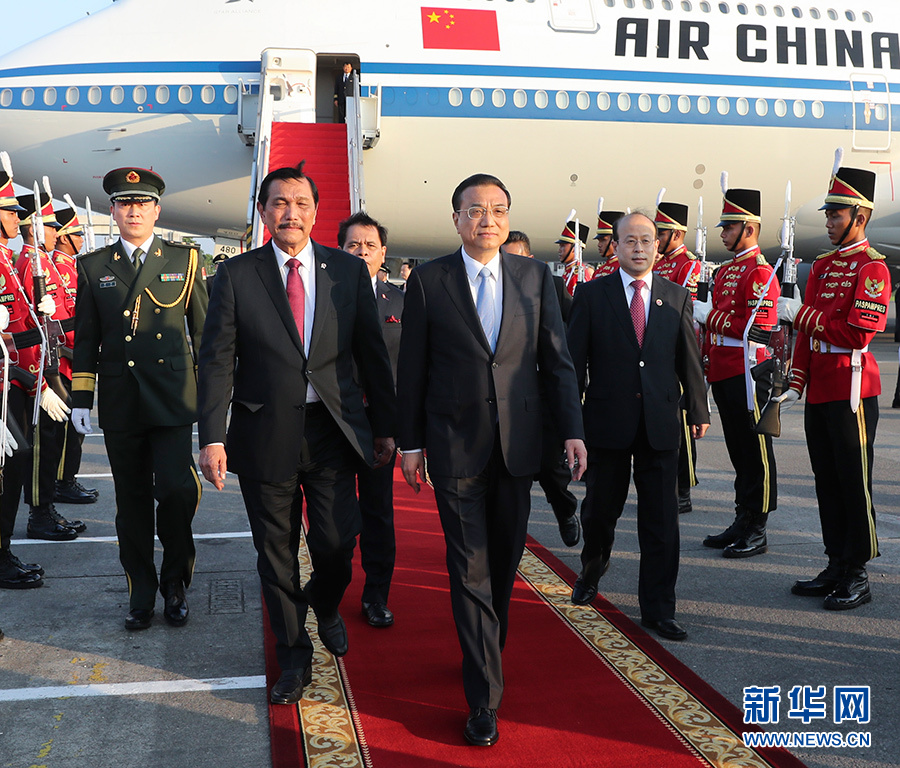 李克強(qiáng)抵達(dá)雅加達(dá)對(duì)印度尼西亞進(jìn)行正式訪問