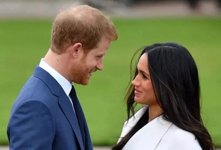 梅根鉆戒成“網紅”,哈里親手設計,致敬戴安娜,但和女王的鉆石庫里南比起來……