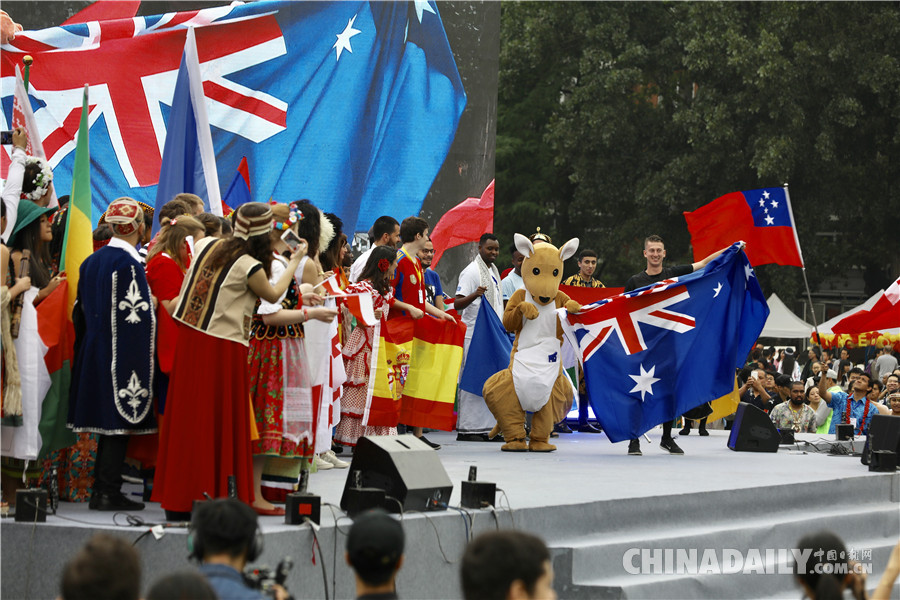 北京語言大學(xué)第十五屆世界文化節(jié)游園會(huì)開幕