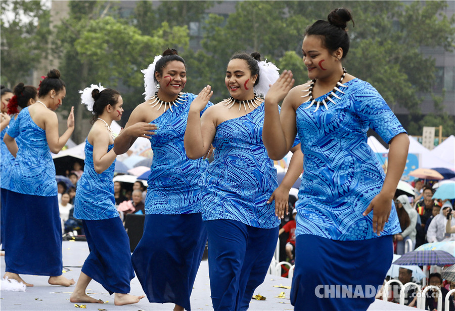 北京語言大學第十五屆世界文化節游園會開幕