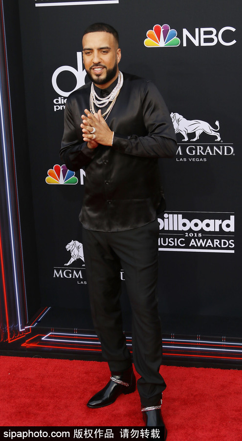 2018公告牌音樂(lè)獎(jiǎng)?lì)C獎(jiǎng)禮紅毯 霉霉粉裙亮相身材豐滿