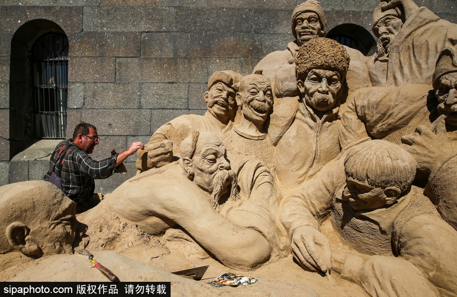 俄羅斯圣彼得堡沙雕節開幕 “兵馬俑”造型亮相吸睛
